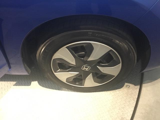 おしゃれは足元から、デザインのいいホイールキャップです。お手入れも簡単♪