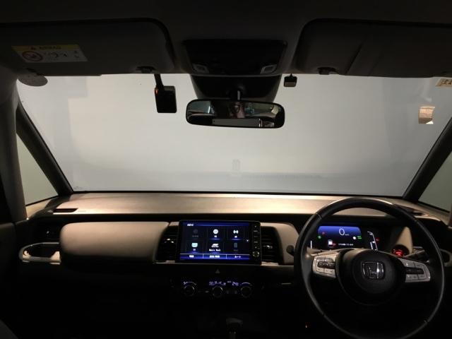 フロントガラスが大きく、ワイドな視界で運転もしやすくなるように設定されています。