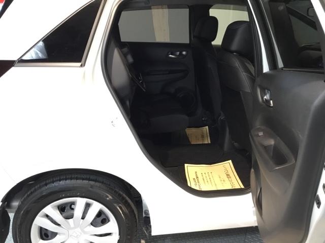 後席の座面をはねあげると、後席のあったスペースがそのまま高さのある荷室空間に！背の高い荷物も横にせずそのまま積み込めます。もちろん左右片方だけのアレンジも可能です。