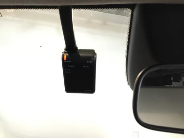 安心のドライブをサポートする【ドラレコ】大切な瞬間をしっかり記録し、万が一の時にも助かる装備です。