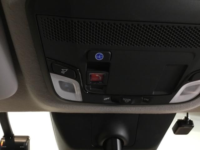 【ＳＯＳボタン】体調が悪くなったときや、事故に遭遇したとき、あおり運転にあっている時など、緊急時にボタンを押すと緊急サポートセンターにつながり、オペレーターが警察・救急への取次ぎを行います。