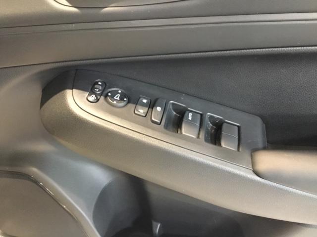 ヴェゼル ｅ：ＨＥＶＸ　メモリーナビ　フルセグ　リアカメラ　ＥＴＣ　ドラレコ　前後障害物センサー　ＡＡＣ　イモビライザー　スマ－トキ－　誤発進抑制　ＰＷ　クルコン　ＥＳＣ　キーフリー　ＬＥＤヘッドランプ　ナビＴＶ　ＡＢＳ（18枚目）