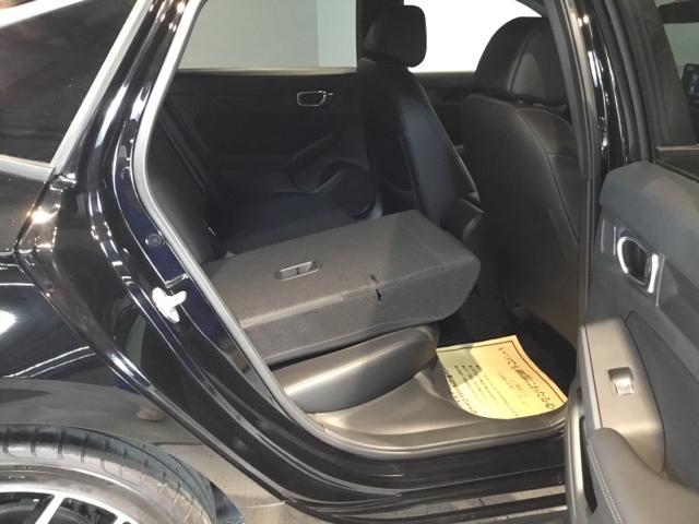 シビック ＬＸ　リアカメラ　シートヒーター　ＥＴＣ　地デジ　オートエアコン　サイドエアバッグ　盗難防止装置　ＬＥＤヘッドライト　クルーズコントロール　ターボ　横滑り防止装置　ＵＳＢ接続　ＡＢＳ　キーフリー　エアバッグ（13枚目）