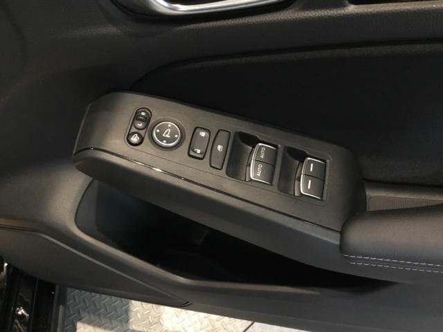 シビック ＬＸ　リアカメラ　シートヒーター　ＥＴＣ　地デジ　オートエアコン　サイドエアバッグ　盗難防止装置　ＬＥＤヘッドライト　クルーズコントロール　ターボ　横滑り防止装置　ＵＳＢ接続　ＡＢＳ　キーフリー　エアバッグ（18枚目）