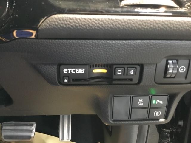 シビック ＬＸ　リアカメラ　シートヒーター　ＥＴＣ　地デジ　オートエアコン　サイドエアバッグ　盗難防止装置　ＬＥＤヘッドライト　クルーズコントロール　ターボ　横滑り防止装置　ＵＳＢ接続　ＡＢＳ　キーフリー　エアバッグ（26枚目）