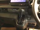 運転席周辺のスマートなレイアウトが、操作のしやすさを実現。快適なドライブをサポートします。