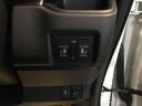 【両側パワースライドドア】です。リモコンや運転席のスイッチ操作で楽々自動開閉。
