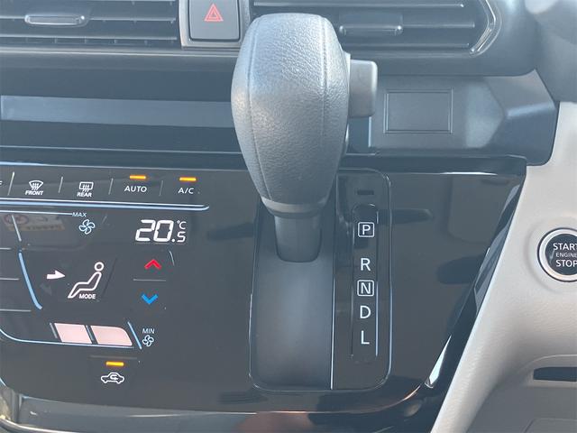 発進時や後退時に必ず操作するレバーです。操作のしやすさが肝になってきます。ぜひ一度体感してください。