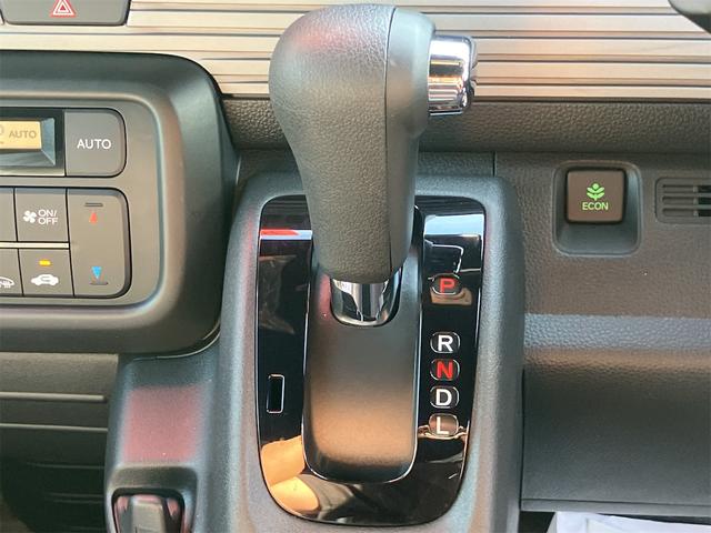 シフトレバー。ぜひ一度お客様の目で確認してください。