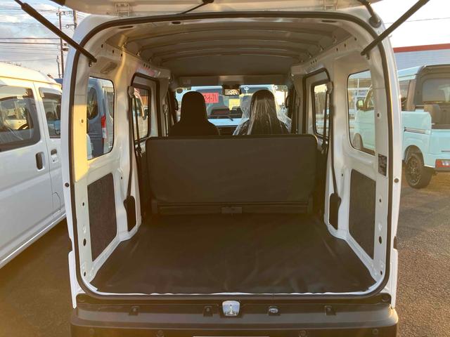 ハイゼットカーゴ スペシャル　４ＷＤ　軽バン　ＣＶＴ　衝突被害軽減システム　クリアランスソナー　両側スライドドア　アイドリングストップ　オートライト　ＥＳＣ　エアコン　パワーステアリング　パワーウィンドウ　運転席エアバッグ（24枚目）