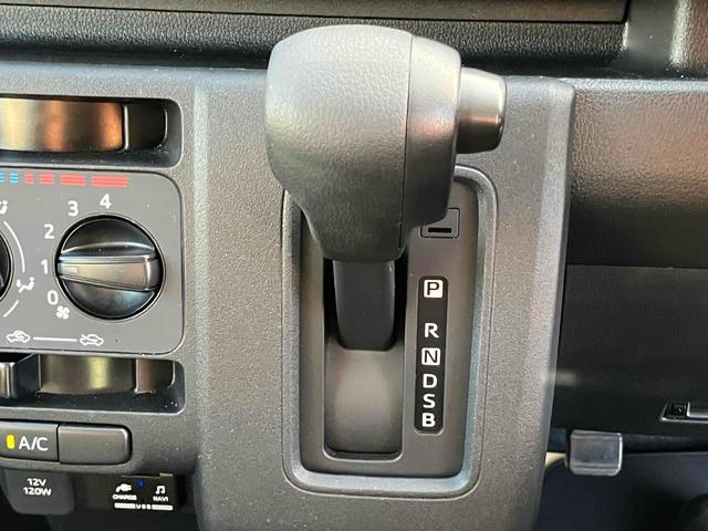 シフトレバー。ぜひ一度お客様の目で確認してください。