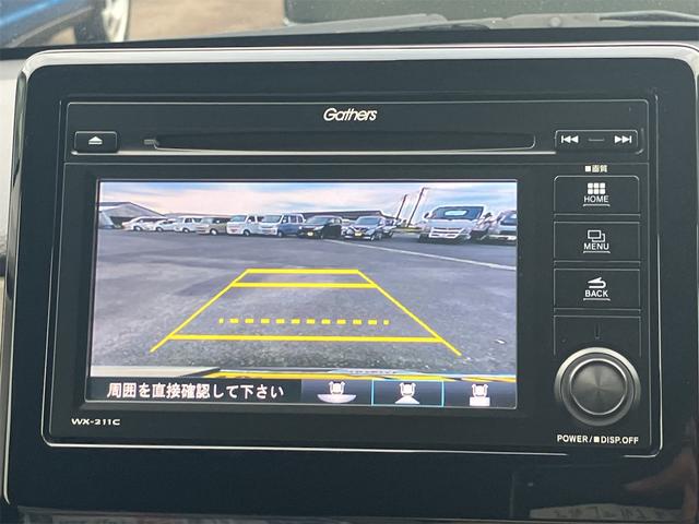 バックカメラも付いています。駐車の時に便利なのはもちろんの事、後方死角にいる子供たちに気が付くことができるので安心安全ですね