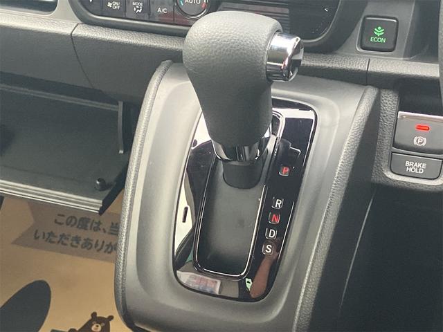 シフトレバー。ぜひ一度お客様の目で確認してください。