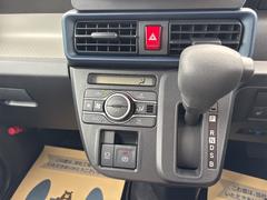 発進時や後退時に必ず操作するレバーです。操作のしやすさが肝になってきます。ぜひ一度体感してください。 6