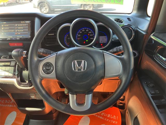 Ｎ－ＢＯＸカスタム Ｇ　ＳＳパッケージ　ＥＴＣ　バックカメラ　両側電動スライドドア　ナビ　ＴＶ　衝突被害軽減システム　オートライト　ＨＩＤ　スマートキー　アイドリングストップ　電動格納ミラー　ベンチシート　ＣＶＴ　盗難防止システム　ＡＢＳ（3枚目）