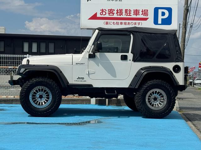 ジープ・ラングラー スポーツ　４ＷＤ　社外前後バンパー　社外マフラー　社外オーバーフェンダー　社外１６インチＡＷ　ＥＴＣ（5枚目）