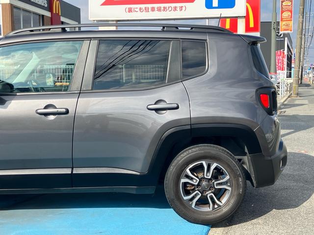 ジープ・レネゲード ロンジチュード ディーラー車 右ハンドル ディスプレイオーディオ バックカメラ USB クルーズコントロール ETC レーンアシスト スマートキー プッシュスタート 16inアルミホイール ルーフレール(9枚目)