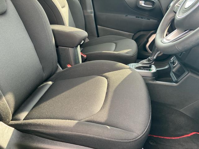 ジープ・レネゲード ロンジチュード ディーラー車 右ハンドル ディスプレイオーディオ バックカメラ USB クルーズコントロール ETC レーンアシスト スマートキー プッシュスタート 16inアルミホイール ルーフレール(21枚目)