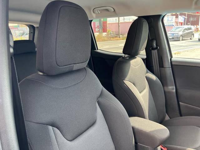 ジープ・レネゲード ロンジチュード ディーラー車 右ハンドル ディスプレイオーディオ バックカメラ USB クルーズコントロール ETC レーンアシスト スマートキー プッシュスタート 16inアルミホイール ルーフレール(22枚目)