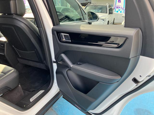 カイエン ベースグレード ディーラー車 右ハンドル パドルシフト 21inアルミホイール レザーパワーシート シートヒーター クルーズコントロール ナビ アラウンドビューモニター 前後ドラレコ ETC2.0 パワーバックドア(51枚目)