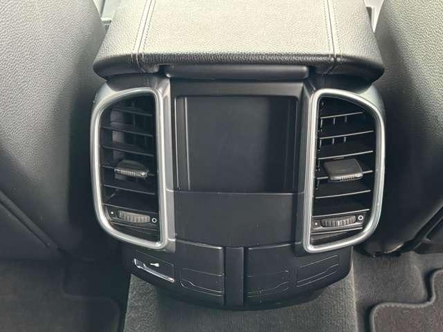 カイエン ベースグレード　３．６　ティプトロニックＳ　４ＷＤ　パワーバックドア・パドルシフト・シートヒーター・ナビ・パワーシート・Ｗエアコン・バックカメラ・ＤＩＳＣ・ＢＴ・フルセグＴＶ・ＥＴＣ（42枚目）