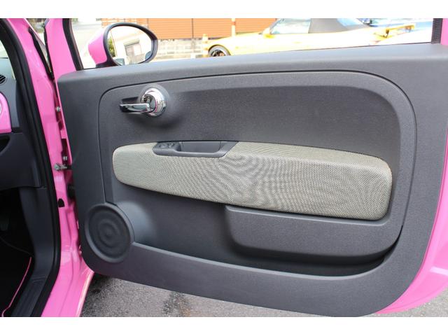 ５００ ピンク！　国内５０台限定車　正規ディーラー車　禁煙　社外ナビ　フルセグＴＶ　ＣＤ・ＤＶＤ再生　Ｂｌｕｅｔｏｏｔｈ接続　バックカメラ　電動サンルーフ　ＥＴＣ　ＫＯＮＩショック＆アイバッハサス　前後エンブレム新品（29枚目）