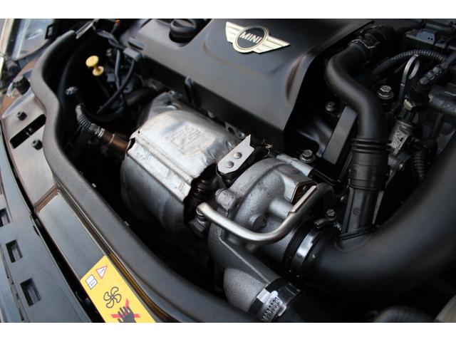ＭＩＮＩ クーパーＳ　クラブマン　ハンプトン　正規ディーラー車　５０周年記念モデル５０ハンプトン　限定色リーフブルー　専用レザーシート　社外ナビ　フルセグＴＶ　ＣＤ・ＤＶＤ再生　Ｂｌｕｅｔｏｏｔｈ接続　バックカメラ　前後２カメラドラレコ　ＥＴＣ（12枚目）