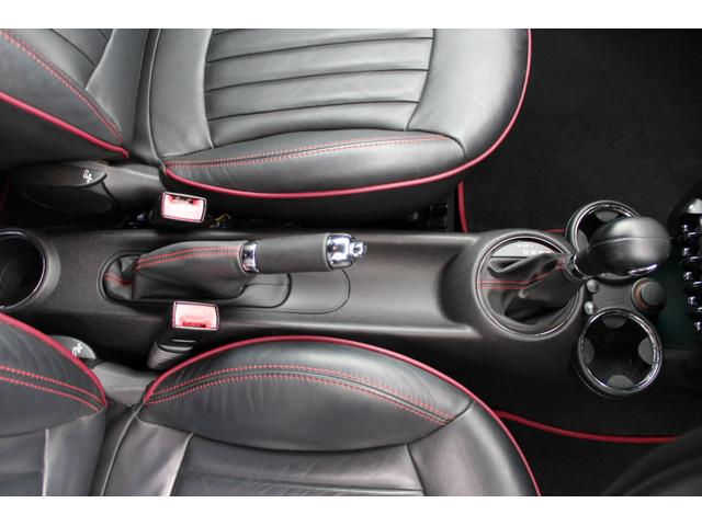 ＭＩＮＩ クーパーＳ　クラブマン　ハンプトン　正規ディーラー車　５０周年記念モデル５０ハンプトン　限定色リーフブルー　専用レザーシート　社外ナビ　フルセグＴＶ　ＣＤ・ＤＶＤ再生　Ｂｌｕｅｔｏｏｔｈ接続　バックカメラ　前後２カメラドラレコ　ＥＴＣ（37枚目）