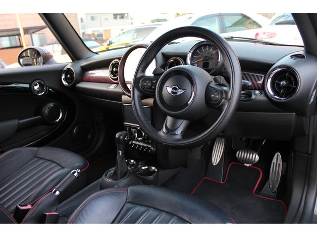 ＭＩＮＩ クーパーＳ　クラブマン　ハンプトン　正規ディーラー車　５０周年記念モデル５０ハンプトン　限定色リーフブルー　専用レザーシート　社外ナビ　フルセグＴＶ　ＣＤ・ＤＶＤ再生　Ｂｌｕｅｔｏｏｔｈ接続　バックカメラ　前後２カメラドラレコ　ＥＴＣ（45枚目）