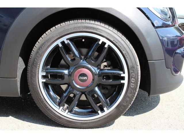 ＭＩＮＩ クーパーＳ　クラブマン　ハンプトン　正規ディーラー車　５０周年記念モデル５０ハンプトン　限定色リーフブルー　専用レザーシート　社外ナビ　フルセグＴＶ　ＣＤ・ＤＶＤ再生　Ｂｌｕｅｔｏｏｔｈ接続　バックカメラ　前後２カメラドラレコ　ＥＴＣ（48枚目）
