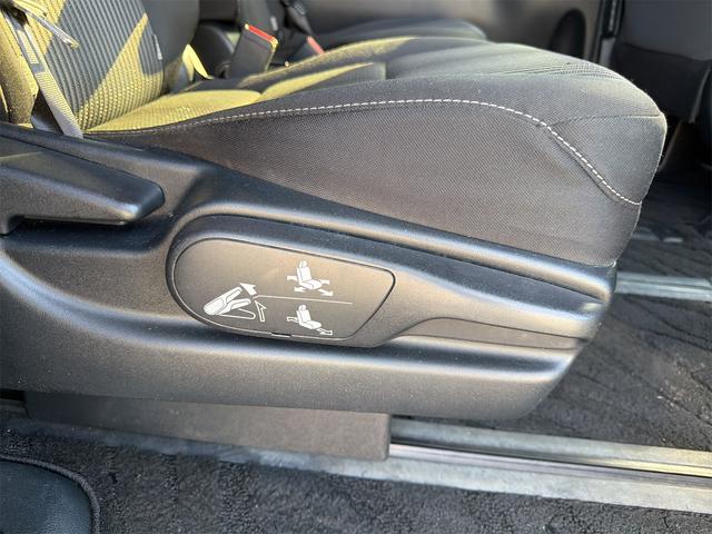 ヴォクシー ZS 煌 ETC バックカメラ ナビ TV オートクルーズコントロール レーンアシスト 衝突被害軽減システム 両側電動スライドドア オートマチックハイビーム オートライト LEDヘッドランプ スマートキー(37枚目)