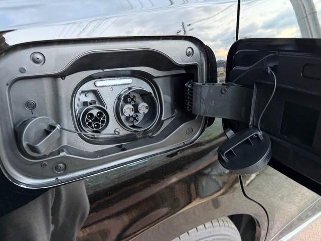 ヴェルファイアＰＨＥＶ エグゼクティブラウンジ　４ＷＤ　全周囲カメラ　ナビ　ＴＶ　クリアランスソナー　オートクルーズコントロール　レーンアシスト　パークアシスト　衝突被害軽減システム　両側電動スライドドア　オートマチックハイビーム（79枚目）