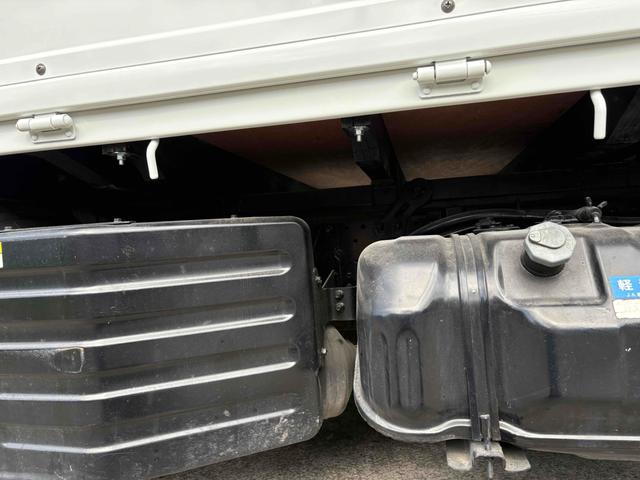 エルフトラック フラットロー 3トン4WDトラック 全塗装 荷台鉄板張り、4方ドア板交換済 三方開 MT 後輪ダブル パワステ アイドリングストップ 電動格納ミラー ABS エアコン パワーウィンドウ(8枚目)