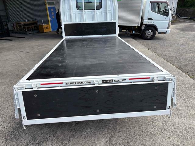 エルフトラック フラットロー 3トン4WDトラック 全塗装 荷台鉄板張り、4方ドア板交換済 三方開 MT 後輪ダブル パワステ アイドリングストップ 電動格納ミラー ABS エアコン パワーウィンドウ(10枚目)