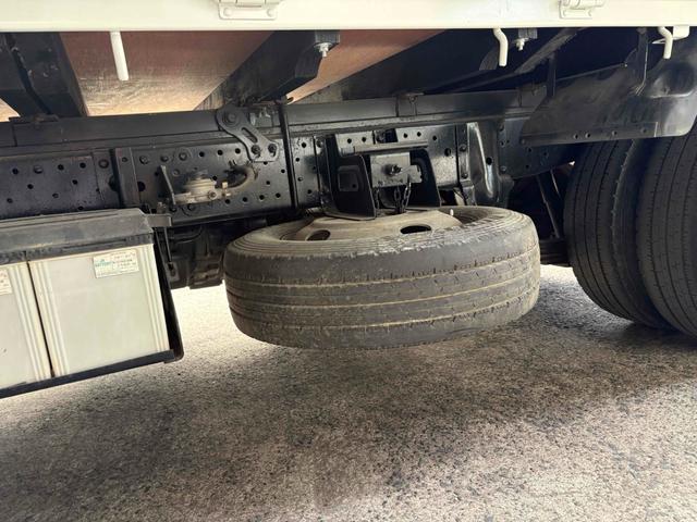 エルフトラック フラットロー 3トン4WDトラック 全塗装 荷台鉄板張り、4方ドア板交換済 三方開 MT 後輪ダブル パワステ アイドリングストップ 電動格納ミラー ABS エアコン パワーウィンドウ(11枚目)