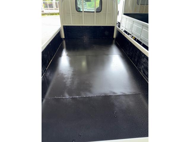 エルフトラック フラットロー 3トン4WDトラック 全塗装 荷台鉄板張り、4方ドア板交換済 三方開 MT 後輪ダブル パワステ アイドリングストップ 電動格納ミラー ABS エアコン パワーウィンドウ(30枚目)