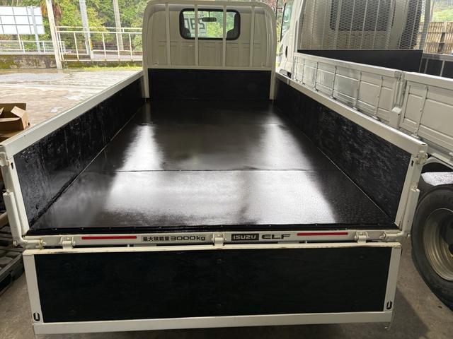 エルフトラック フラットロー 3トン4WDトラック 全塗装 荷台鉄板張り、4方ドア板交換済 三方開 MT 後輪ダブル パワステ アイドリングストップ 電動格納ミラー ABS エアコン パワーウィンドウ(31枚目)