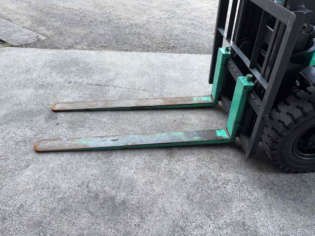 三菱 三菱ガソリンエンジンフォークリフト入荷!! 低稼働メーター870Hr 程度・調子OK!!Vマスト4m フォーク長:1520mm ガソリンエンジン/ダイレクトクラッチ車(11枚目)