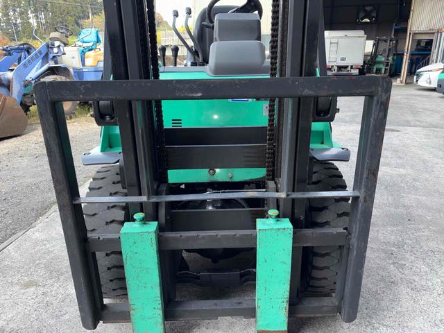 三菱 三菱ガソリンエンジンフォークリフト入荷!! 低稼働メーター870Hr 程度・調子OK!!Vマスト4m フォーク長:1520mm ガソリンエンジン/ダイレクトクラッチ車(13枚目)