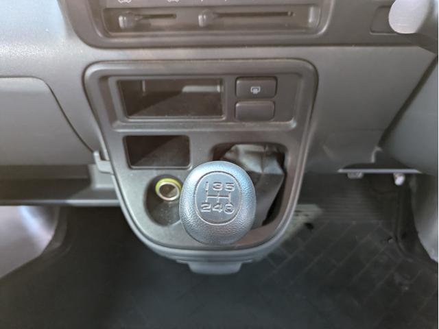 ハイゼットカーゴ DX 5速マニュアル車 車検令和9年8月 走行距離46100km 両側スライドドア 集中ドアロック エアコン パワーステアリング パワーウィンドウ キーレス ダブルエアバッグ 最大積載量350kg(4枚目)