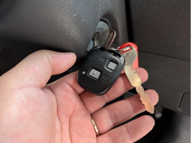 ハイゼットカーゴ DX 5速マニュアル車 車検令和9年8月 走行距離46100km 両側スライドドア 集中ドアロック エアコン パワーステアリング パワーウィンドウ キーレス ダブルエアバッグ 最大積載量350kg(6枚目)