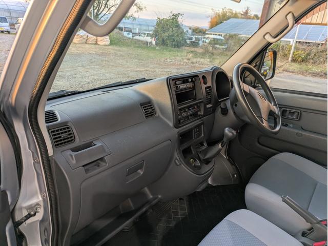 ハイゼットカーゴ DX 5速マニュアル車 車検令和9年8月 走行距離46100km 両側スライドドア 集中ドアロック エアコン パワーステアリング パワーウィンドウ キーレス ダブルエアバッグ 最大積載量350kg(20枚目)