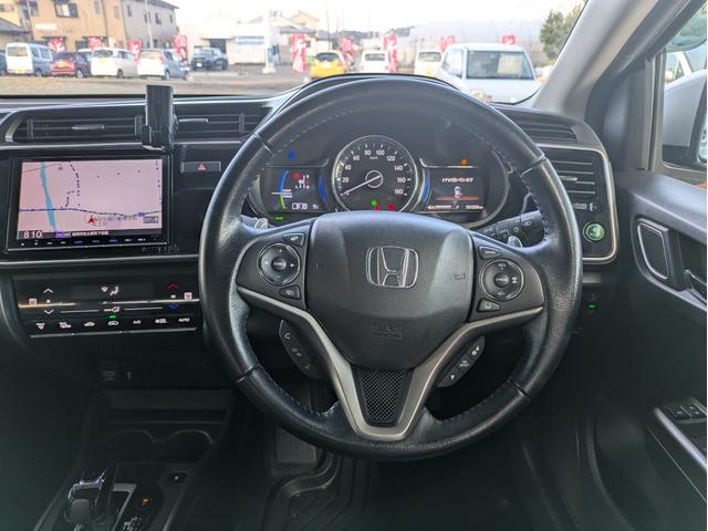 グレイス ハイブリッドＥＸ・ホンダセンシング　衝突被害軽減ブレーキサポート　アダプティクルーズコントロール　社外アルミ　８インチナビ　フルセグＴＶ　Ｒカメラ　ＬＥＤヘッドライト　シートヒーター　スマートキー　ビルトインＥＴＣ　オートライト（3枚目）