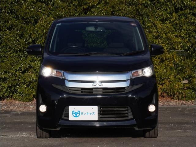 ｅＫカスタム Ｔ　オートディスチャージヘッドライト　キーレスオペレーション　プッシュスタート　ＥＴＣ　バックカメラ　ナビ　フルセグＴＶ　純正１５ｉｎアルミホイール　電動格納ミラー　オートエアコン　ベンチシート（2枚目）