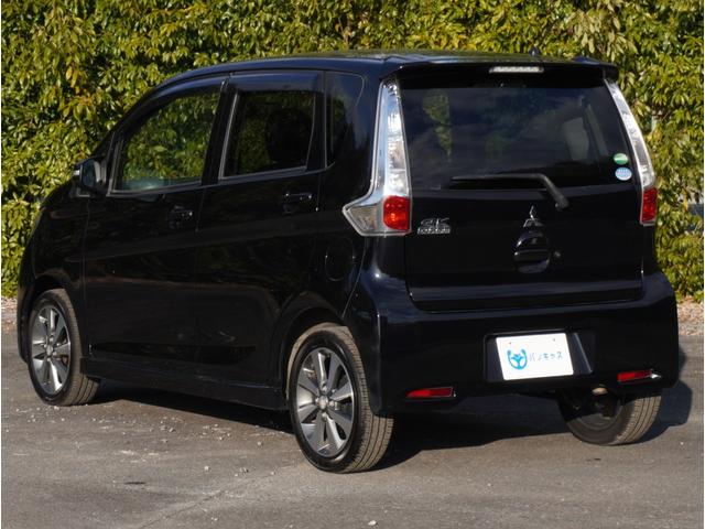 ｅＫカスタム Ｔ　オートディスチャージヘッドライト　キーレスオペレーション　プッシュスタート　ＥＴＣ　バックカメラ　ナビ　フルセグＴＶ　純正１５ｉｎアルミホイール　電動格納ミラー　オートエアコン　ベンチシート（8枚目）