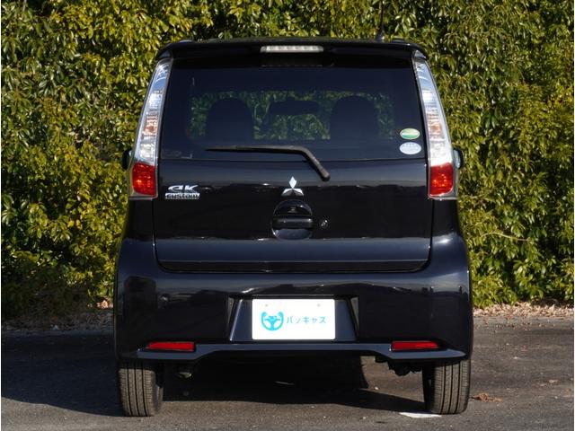 ｅＫカスタム Ｔ　オートディスチャージヘッドライト　キーレスオペレーション　プッシュスタート　ＥＴＣ　バックカメラ　ナビ　フルセグＴＶ　純正１５ｉｎアルミホイール　電動格納ミラー　オートエアコン　ベンチシート（9枚目）