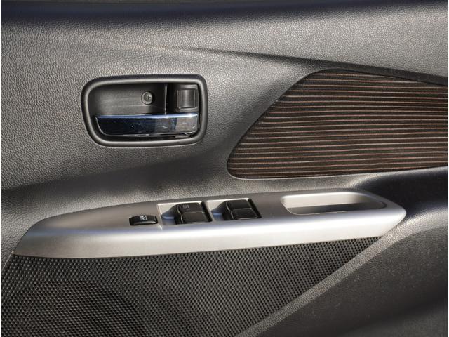 ｅＫカスタム Ｔ　オートディスチャージヘッドライト　キーレスオペレーション　プッシュスタート　ＥＴＣ　バックカメラ　ナビ　フルセグＴＶ　純正１５ｉｎアルミホイール　電動格納ミラー　オートエアコン　ベンチシート（16枚目）