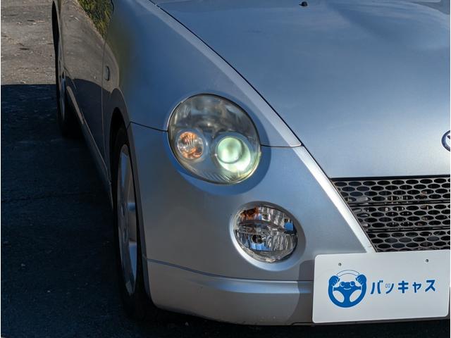 コペン アクティブトップ　純正１５ｉｎアルミホイール　マニュアルモード付ＡＴ　ＭＯＭＯステアリング　革シート　ＨＩＤヘッドライト　フォグランプ　電動格納ミラー（3枚目）