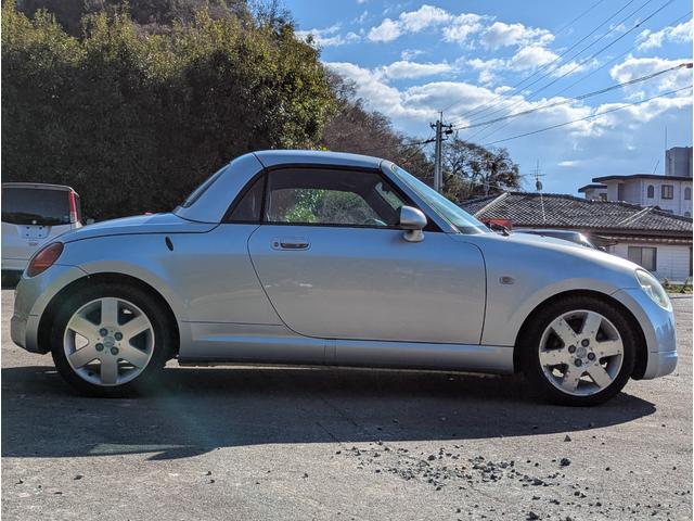 コペン アクティブトップ　純正１５ｉｎアルミホイール　マニュアルモード付ＡＴ　ＭＯＭＯステアリング　革シート　ＨＩＤヘッドライト　フォグランプ　電動格納ミラー（6枚目）