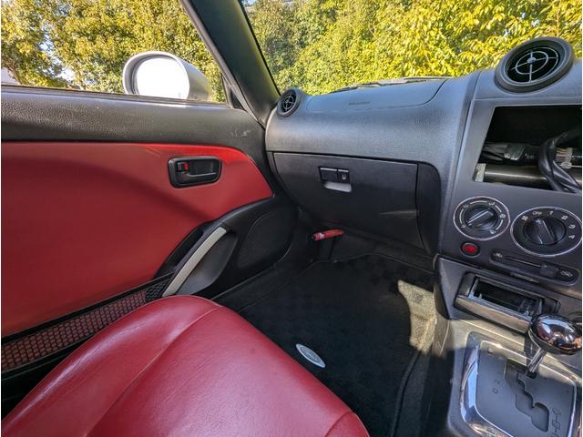 コペン アクティブトップ　純正１５ｉｎアルミホイール　マニュアルモード付ＡＴ　ＭＯＭＯステアリング　革シート　ＨＩＤヘッドライト　フォグランプ　電動格納ミラー（7枚目）